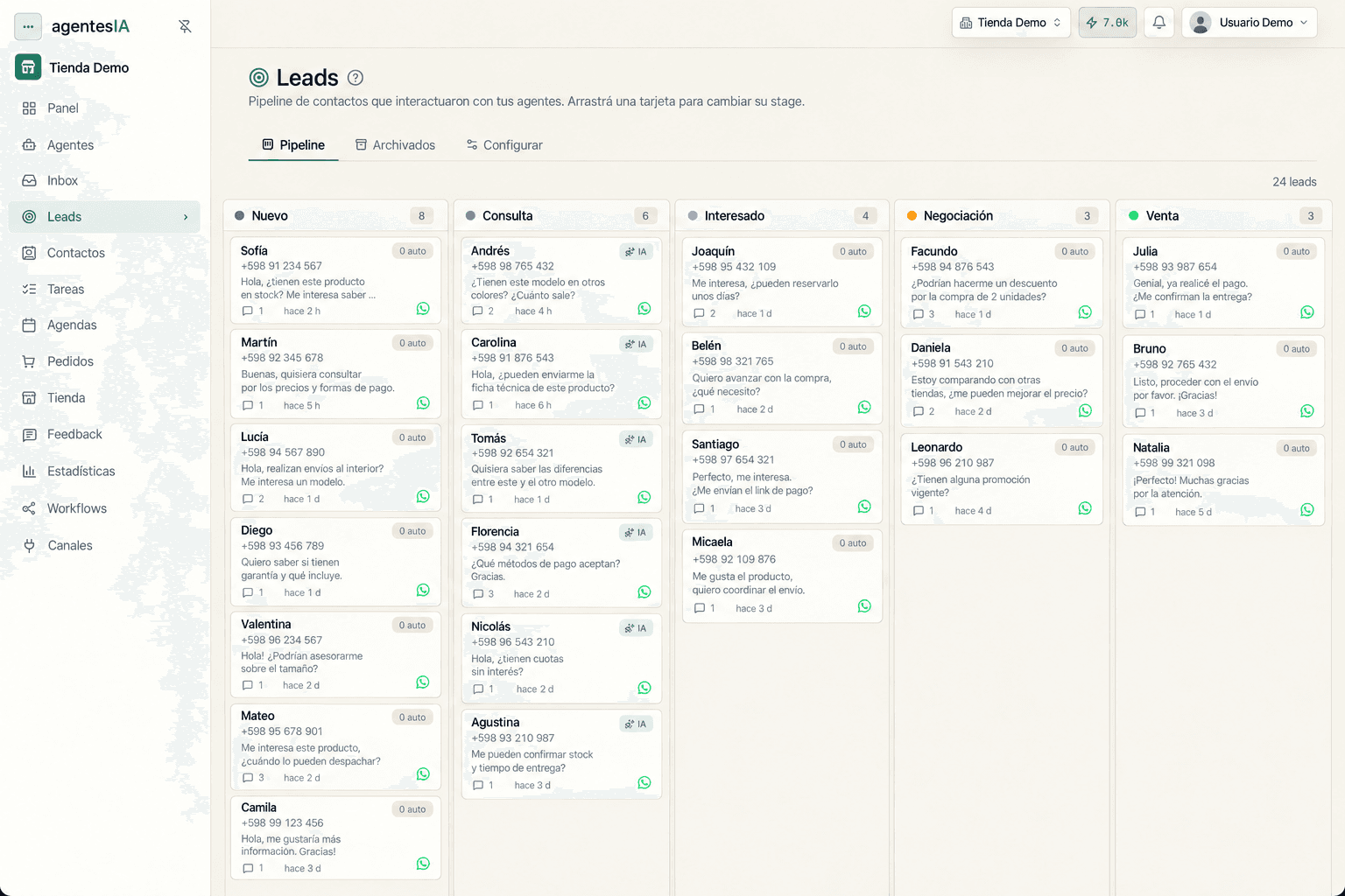 Pipeline de leads de agentesIA con oportunidades organizadas por etapa y texto de consultas en cada tarjeta
